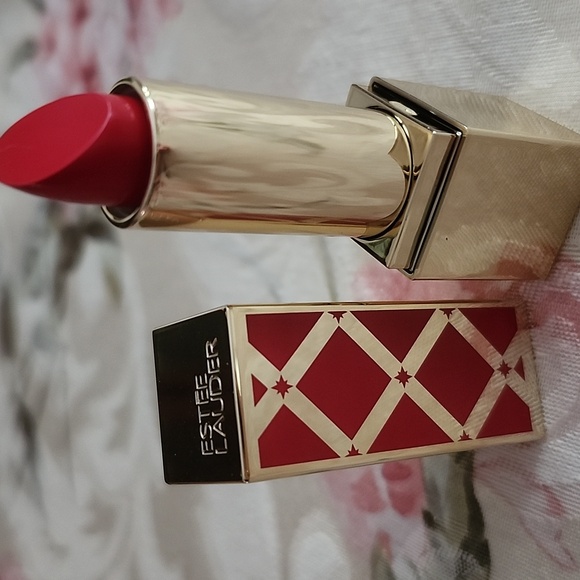 Estée Lauder Lipstick - Picture 1 of 4